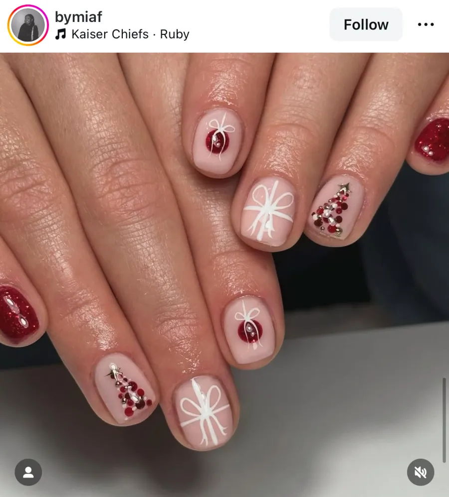 red Christmas nails