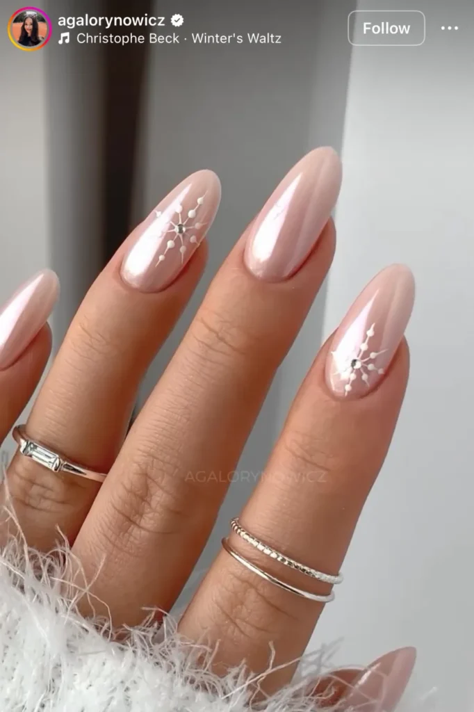 simple Christmas nails